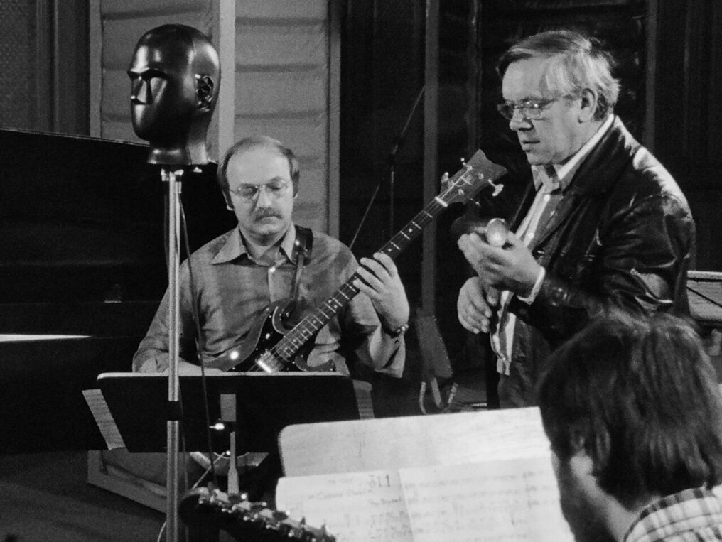 In der Sendung »Umschau«, die am 20. September 1976 im Fernsehen der DDR ausgestrahlt wurde, ging es um die Kunstkopfstereofonie.