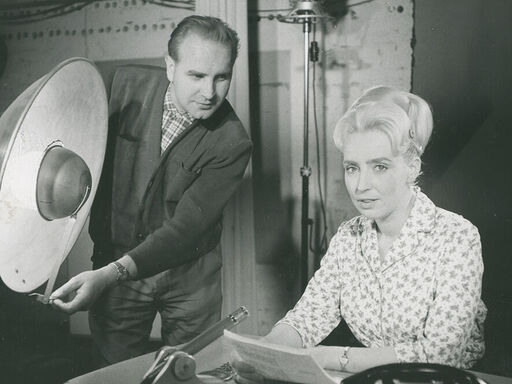 Ansagerin Marianne Kühne und Beleuchter Achim Hartwig (1961)