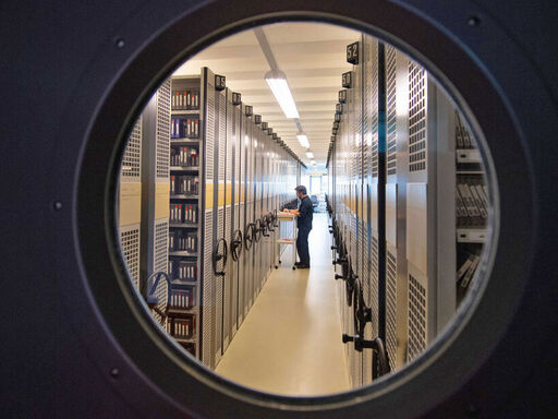 Blick ins DRA-Magazin in Babelsberg | Bildquelle: rbb/Gundula Krause Blick ins DRA-Magazin in Babelsberg