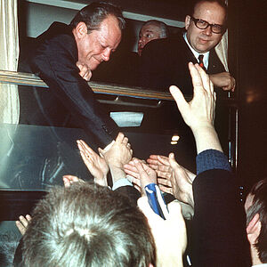 Willy Brandt am Erfurter Hauptbahnhof am 19.03.1970