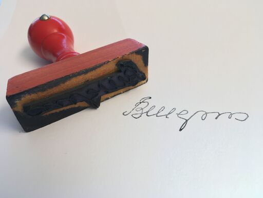 Unterschrifts-Stempel | Bildquelle: DRA/Patrick Krause Stempel mit der Unterschrift von Valentina Tereschkowa aus dem Realienbestand des DRA