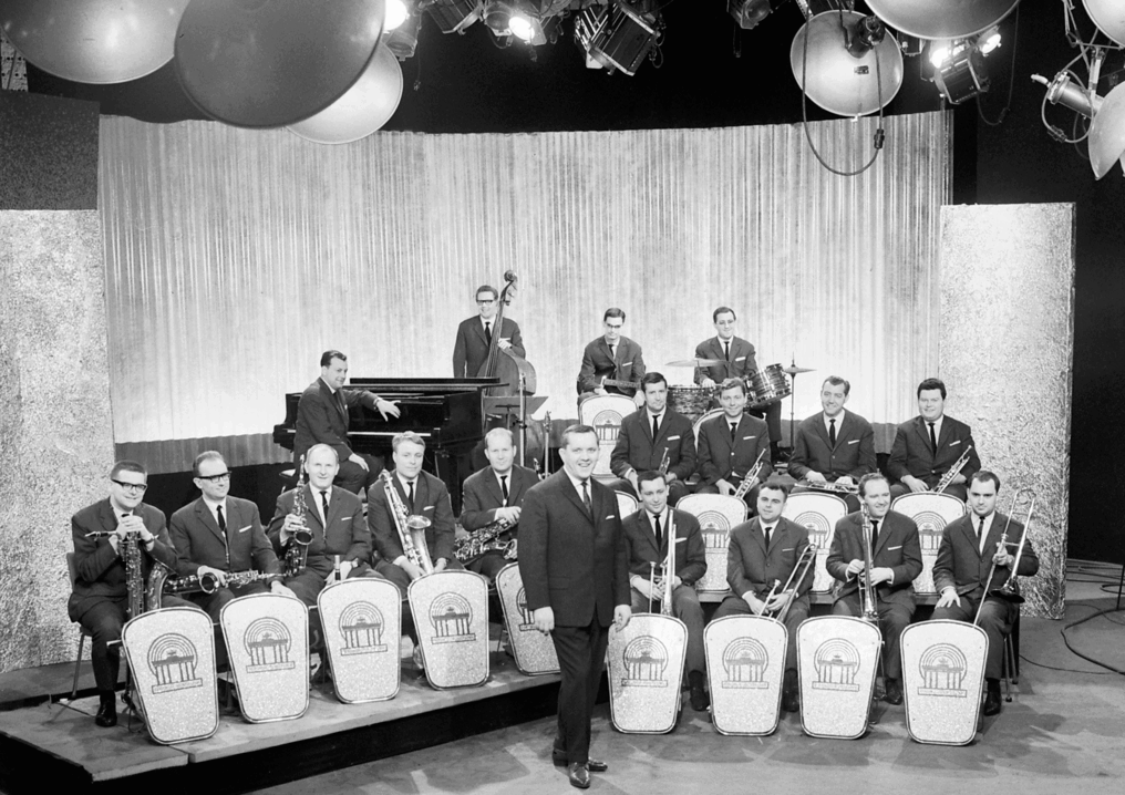 Günter Gollasch mit dem Tanzorchester des Berliner Rundfunks im Studio (1964)