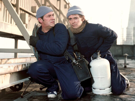 Polizeiruf 110: Der Harte (Ulrich Thein, li.) und der Schmale (Henry Hübchen) | Bildquelle: MDR/rbb/DRA/Herbert Schulze Polizeiruf 110: Der Harte (Ulrich Thein, li.) und der Schmale (Henry Hübchen)