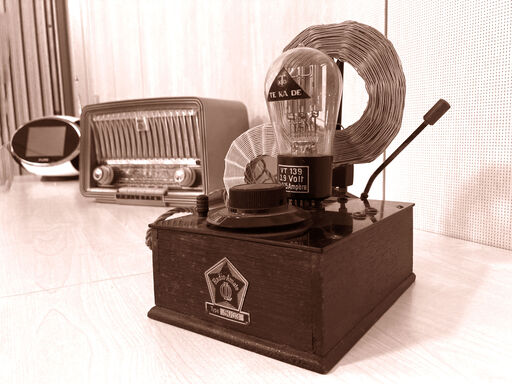 Drei Radios aus verschiedenen Epochen aus dem DRA-Bestand