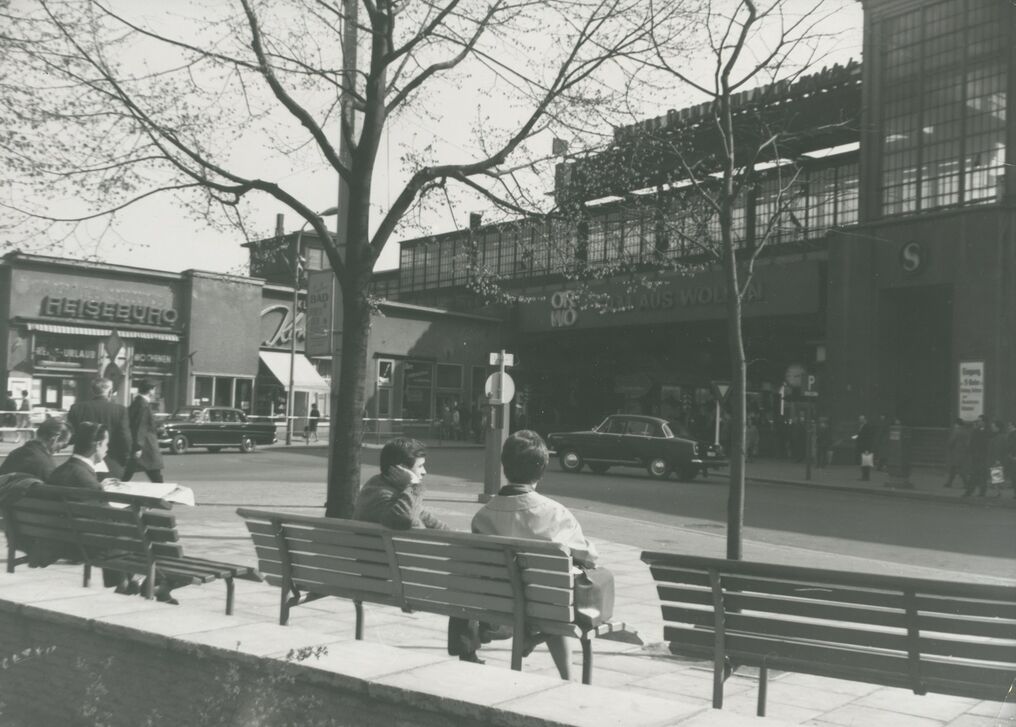 Bahnhof Berlin Friedrichstraße. (1967)