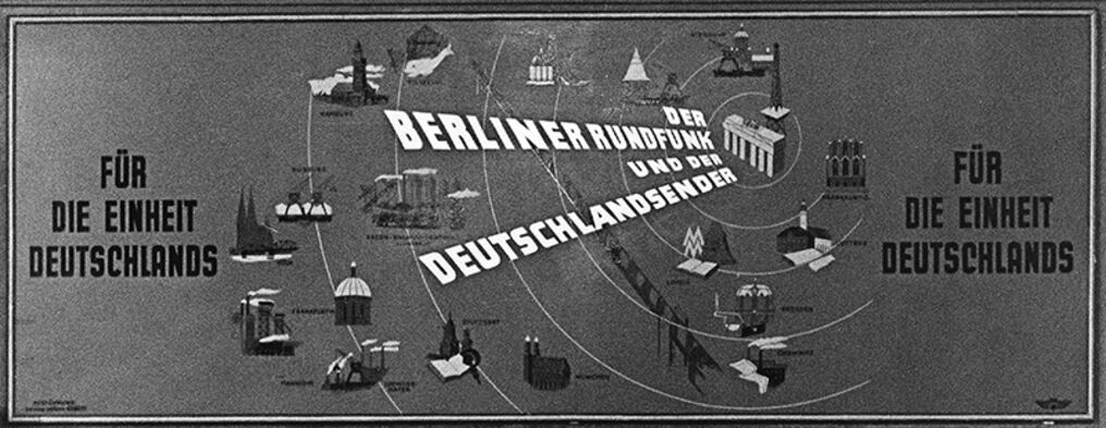 Wandtafel am Haus des Rundfunks in Berlin. 1948 | Bildquelle: DRA/Werner Herrmann (Bild-ID 1458201) Wandtafel am Haus des Rundfunks in Berlin. 1948