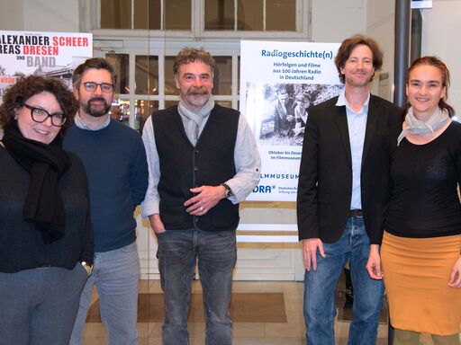 DRA-Geschäftsleiterin Angelika Hörth und das Veranstaltungsteam (v.l.n.r.): Götz Lachwitz, Jörg-Uwe Fischer, Sachiko Schmidt, Karin Pfundstein | Bildquelle: DRA/Susanne Hennings DRA-Geschäftsleiterin Angelika Hörth und das Veranstaltungsteam (v.l.n.r.): Götz Lachwitz, Jörg-Uwe Fischer, Sachiko Schmidt, Karin Pfundstein