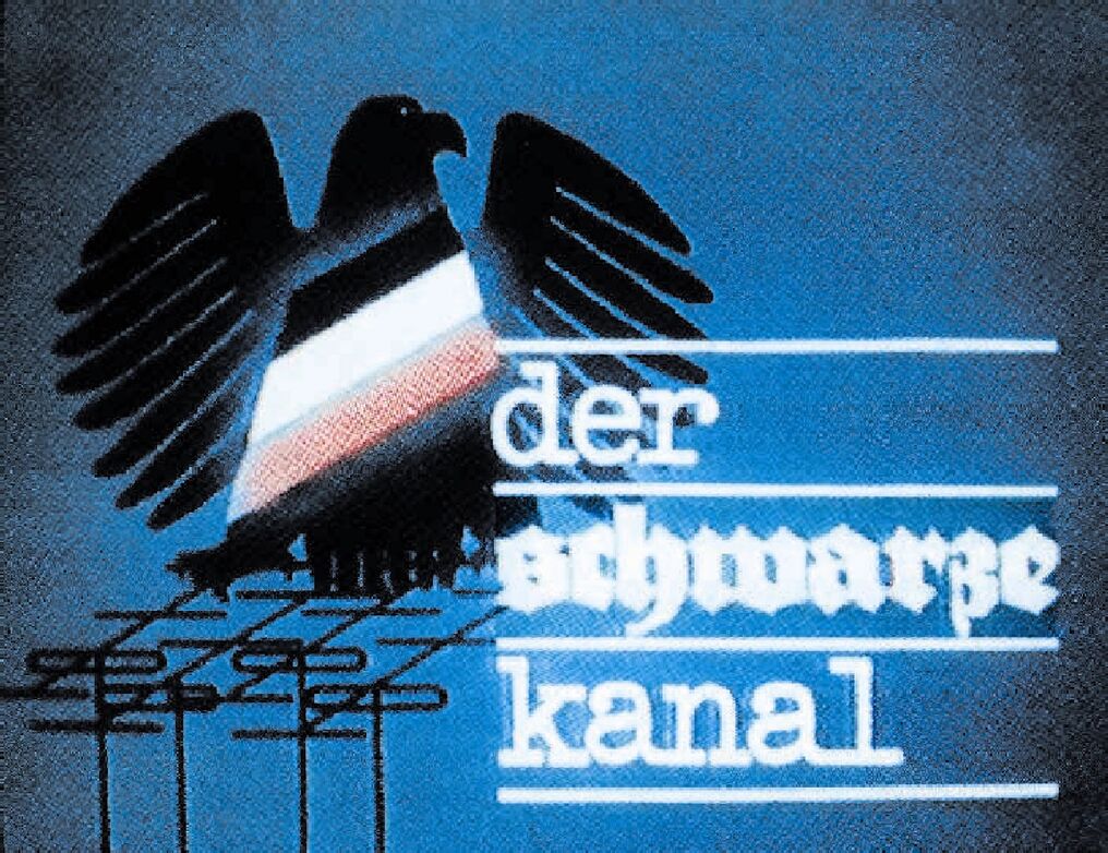 Logo des »Schwarzen Kanals« mit Bundesadler auf Fernsehantenne und Schriftzug der Sendung.
