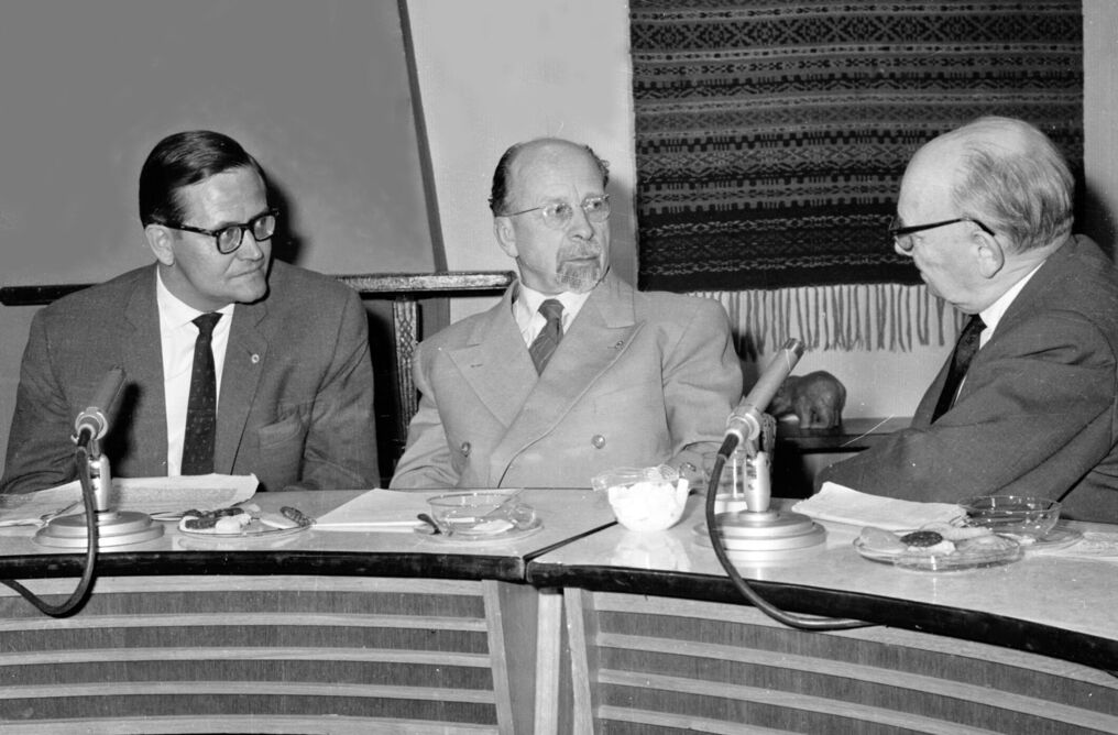 »Treffpunkt Berlin« (1960): Walter Ulbricht erläutert den »Deutschlandplan des Volkes« 