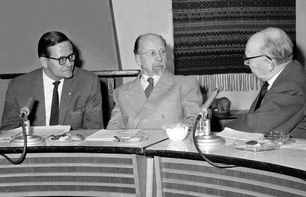 »Treffpunkt Berlin« (1960): Walter Ulbricht erläutert den »Deutschlandplan des Volkes« 