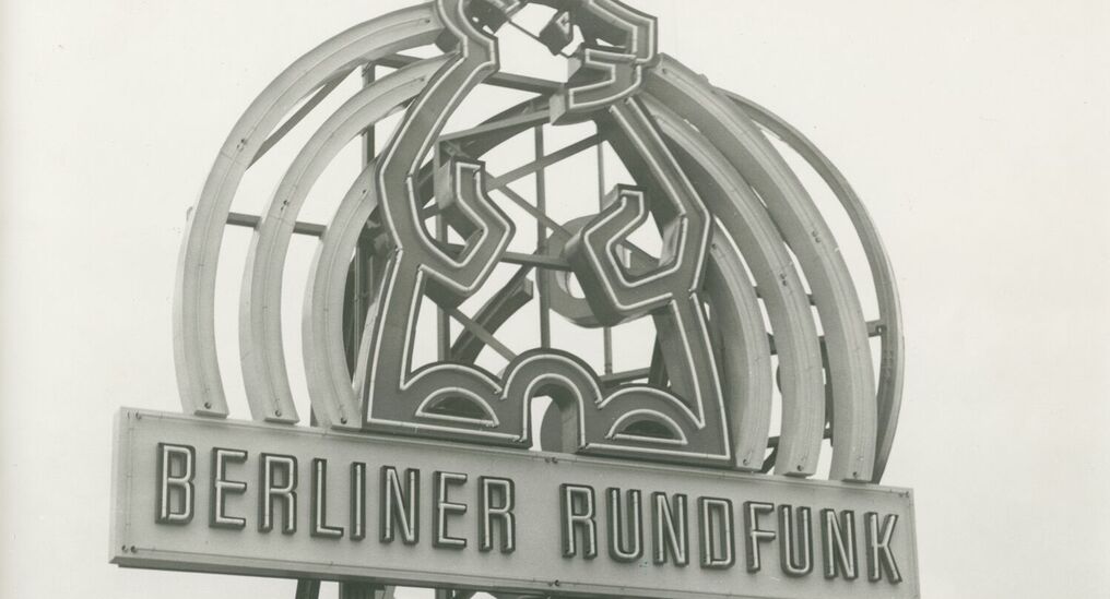 Leuchtreklame Berliner Rundfunk | Bildquelle: DRA/Rosemarie Fischer (1870410) Leuchtreklame Berliner Rundfunk