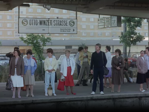 Screenshot aus »Mit Paula in die Stadt. Aus dem Lebenslauf der Berliner S-Bahn« (1987)